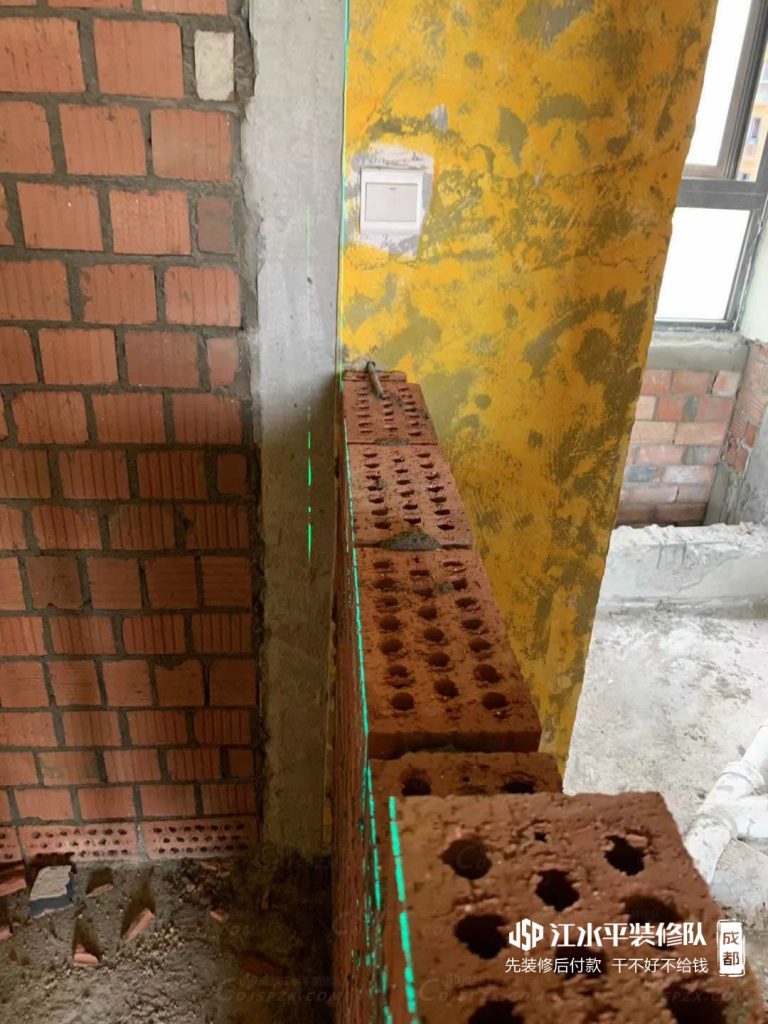 成都装修中信城左岸新建墙体植钢筋挂钢网抹灰