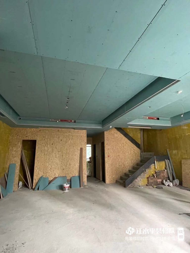 成都装修北大资源颐和翡翠府木作吊顶施工中
