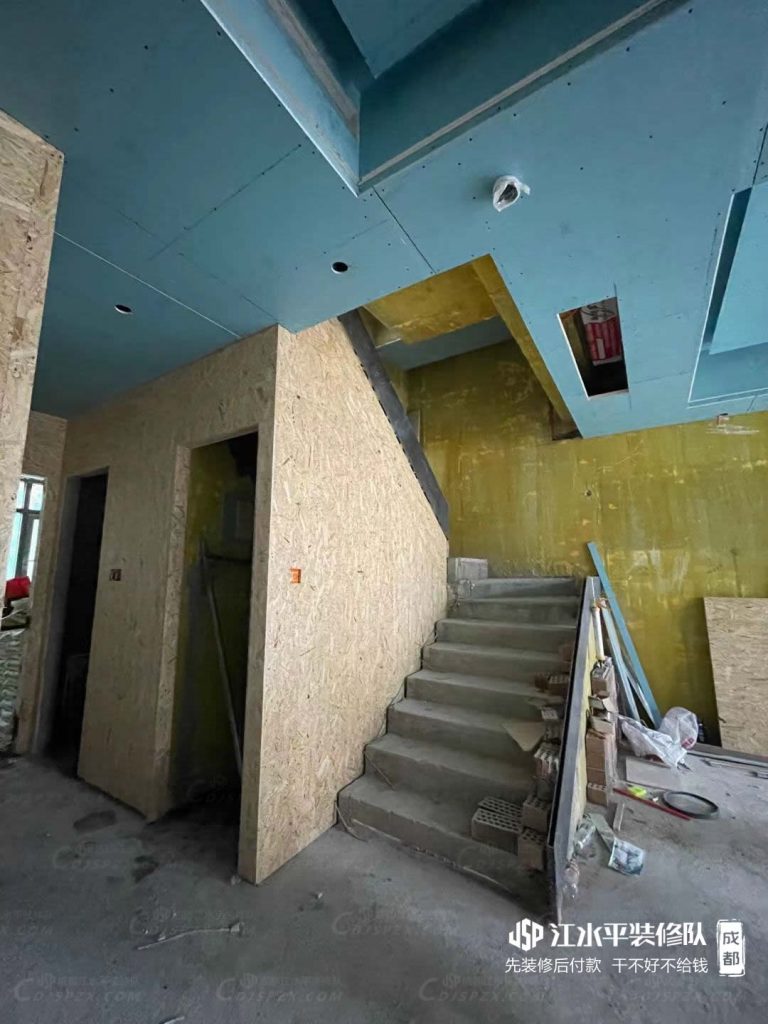 成都装修北大资源颐和翡翠府木作吊顶施工中