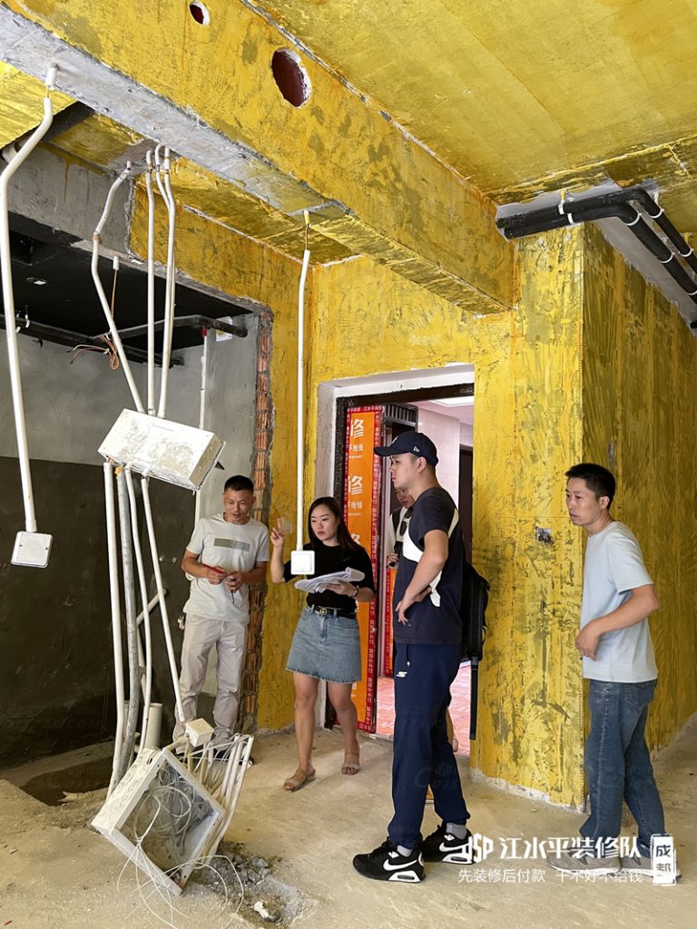 成都装修人居柏云庭水电改造交底中