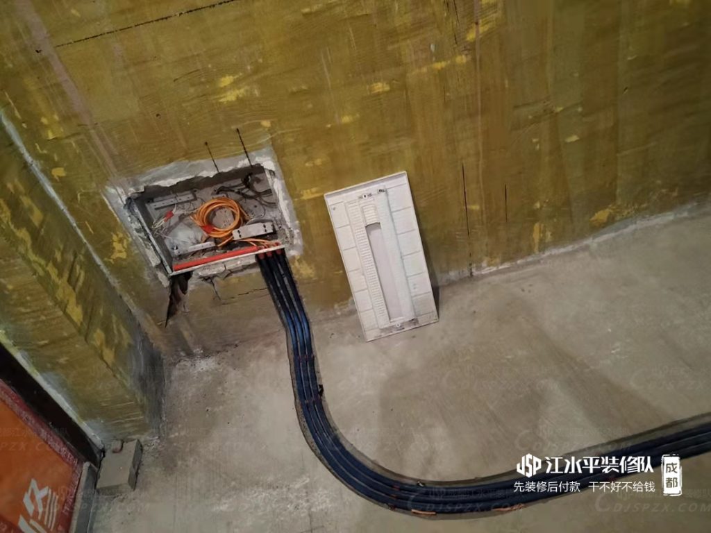 成都装修国宾御府水电改造施工中