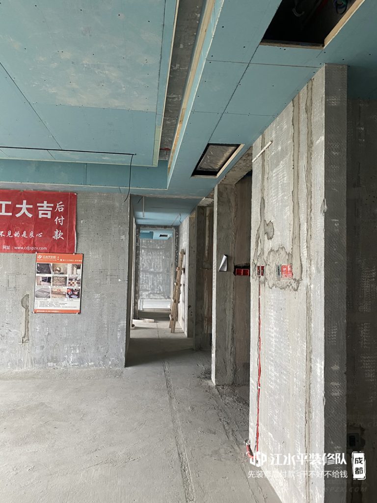 成都装修中南樾府木工施工完成，地暖进场施工