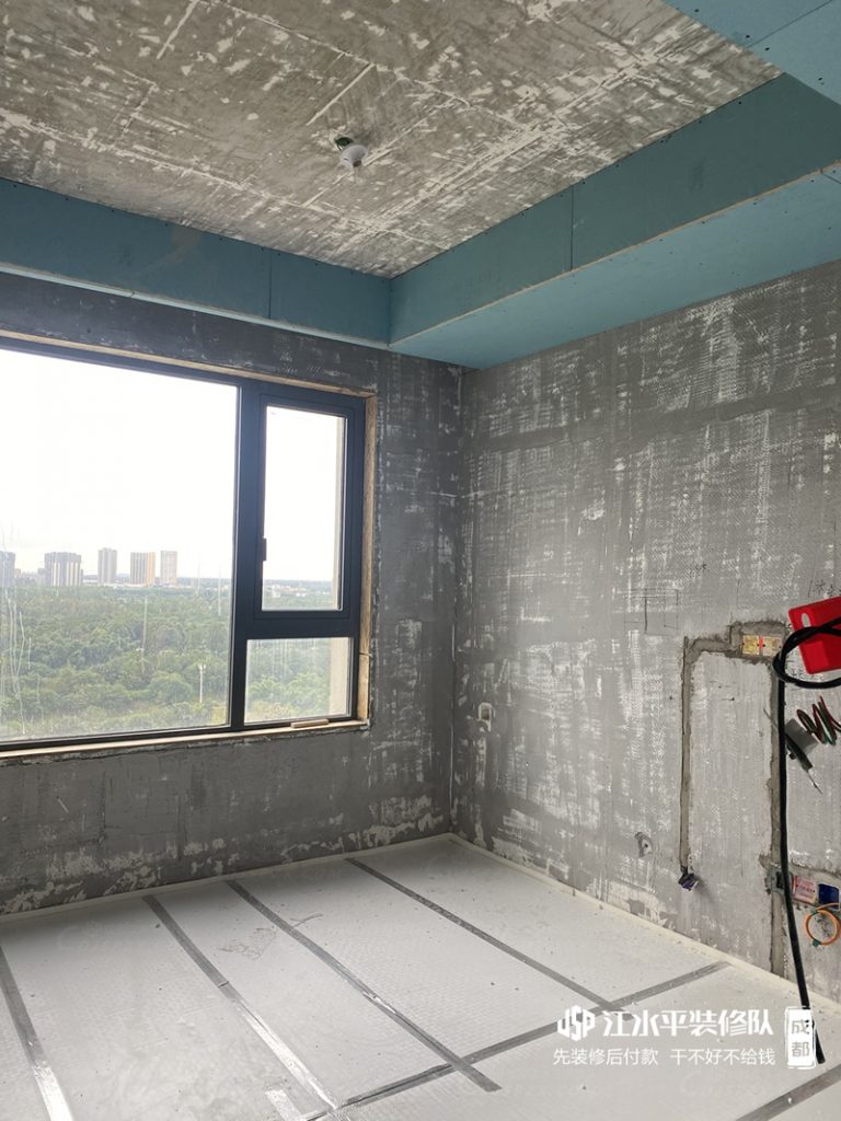 成都装修中南樾府木工施工完成，地暖进场施工