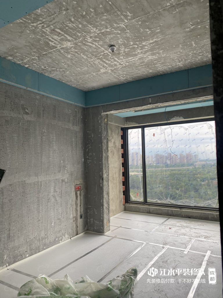 成都装修中南樾府木工施工完成，地暖进场施工