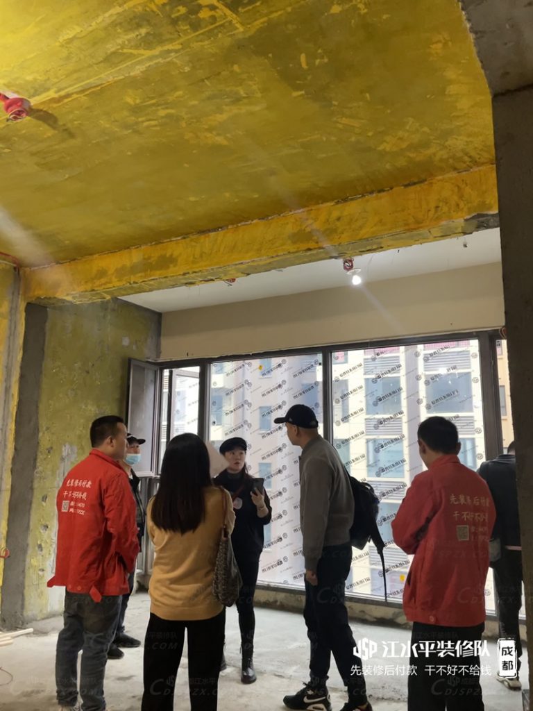 成都装修人居柏云庭木作交底中