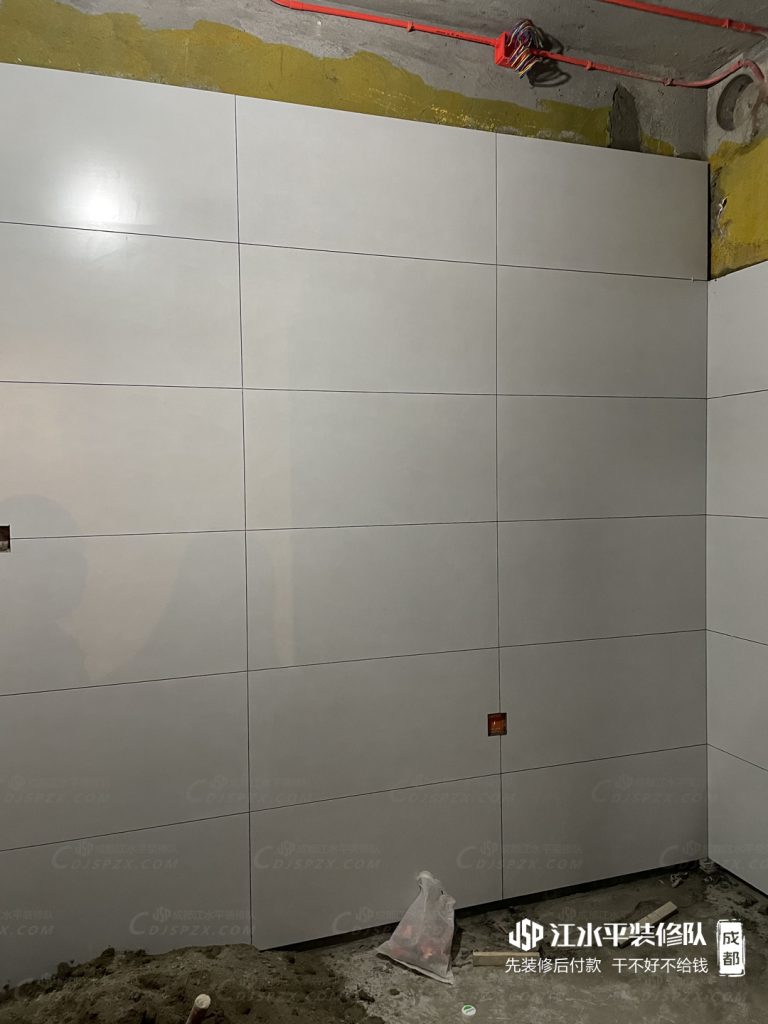 成都装修智慧康城厨房墙砖施工中