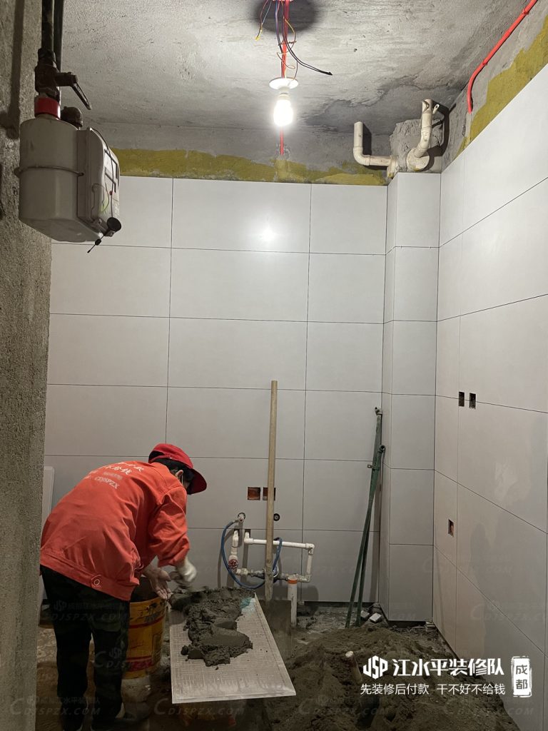 成都装修智慧康城厨房墙砖施工中