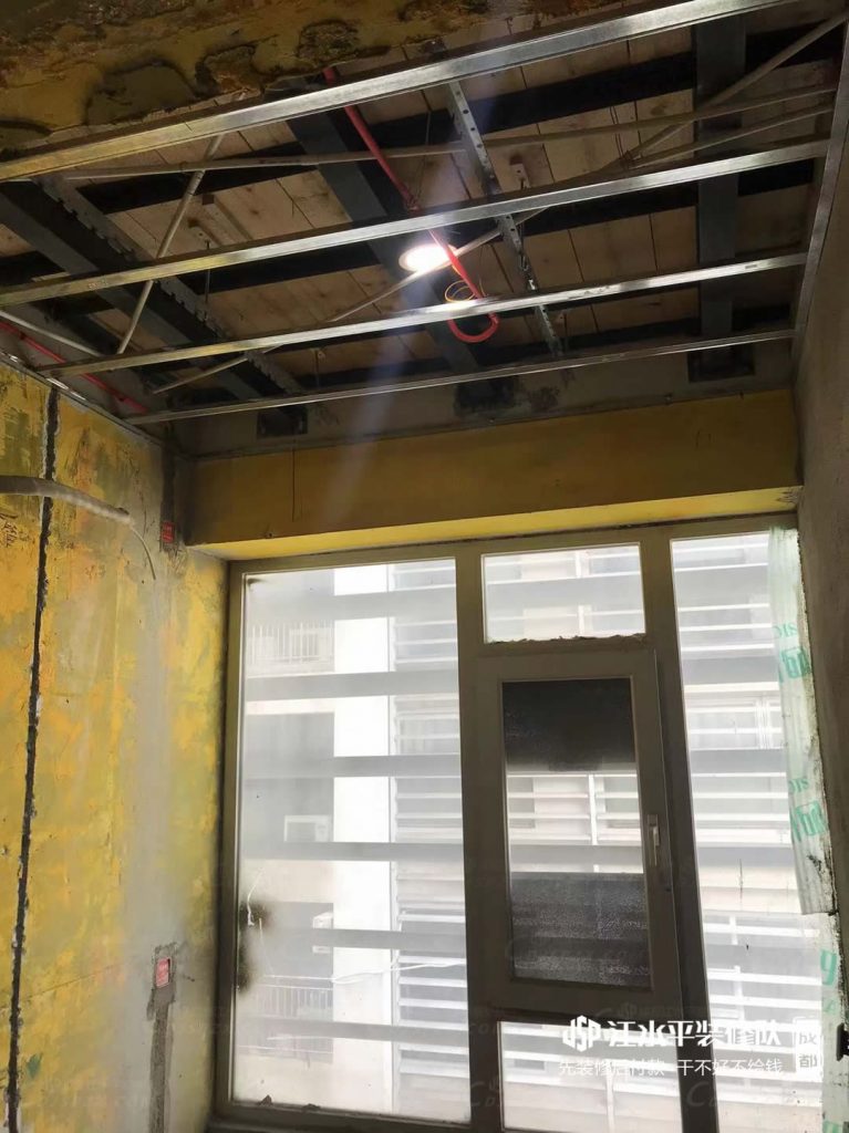 成都装修朗御木作吊顶施工中